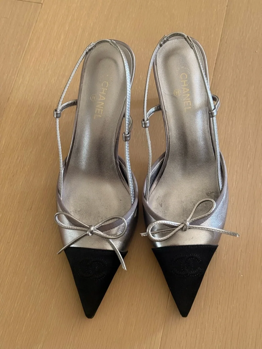 CHANEL Two-Tone Slingback Pumps in Silver and Black - Picture 2 of 6